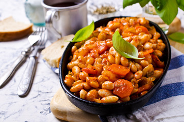 Baked beans in sauce