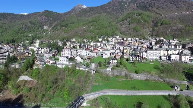 Chiesa in Valmalenco - Villaggio alpino - Aerial view 4k