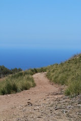 Wanderweg mit Meerblick