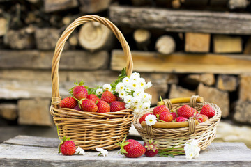 Fototapeta na wymiar basket with strawberries