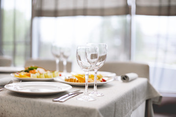 Snacks and glasses for wine set in restaurant