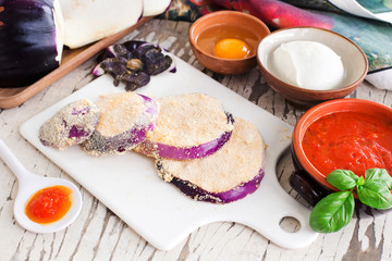 eggplant slices with breadcrumbs and other ingredients for parmi