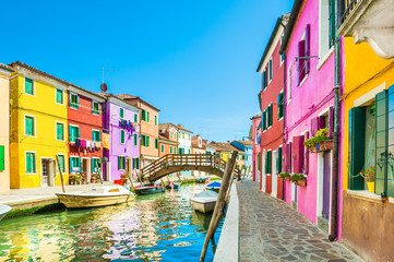 Obraz na płótnie Canvas Colorful houses in Burano island near Venice, Italy