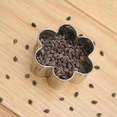  grano saraceno. cereale su tavolo di legno