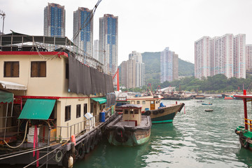 Fototapeta na wymiar Floating village in the Aberdeen bay in Hong Kong