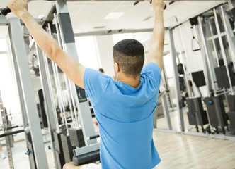 Fototapeta na wymiar Man training in the gym