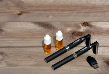 Electronic cigarette liquid bottles for refilling