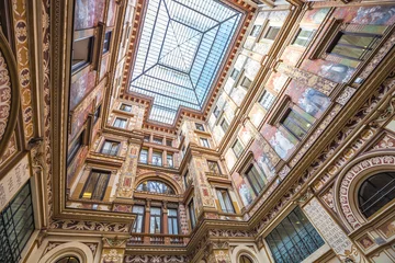 Foto op Canvas Detail van het beroemde glazen dak Galleria Alberto Sordi, het oudste winkelcentrum, gelegen op Piazza Colonna in Rome, Italië. © bennymarty