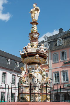 Petrusbrunnen am Hauptmarkt Trier Rheinland-Pfalz