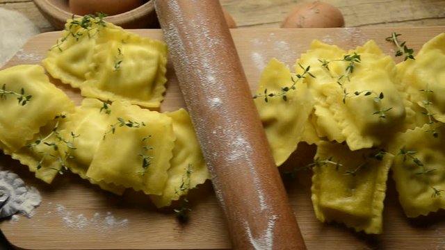 Ravioli Равиоли רביולי Raviolis راویولی Ռավիոլի ラビオリ 라비올리 Равиоли ราวีโอลี Cucina italiana Raviolo 意大利餃 Kuchnia włoska Italian cuisine Итальянская кухня 義大利飲食 이탈리아 요리 مطبخ إيطالي イタリア料理 המטבח האיטלקי