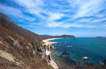 Fototapeta na wymiar Picturesque sea coast on a sunny spring afternoon.