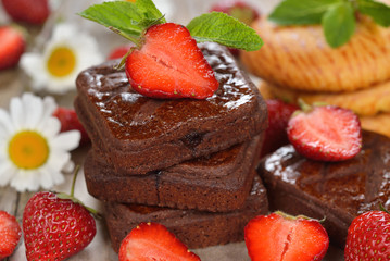 Chocolate brownie with strawberries