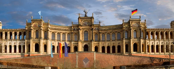 Foto auf Acrylglas  Künstlerisches Denkmal Landtag Maximilianeum Bayern sehenswürdigkeiten Münchner Parlament des Freistaats hochauflösend Panorama HD 