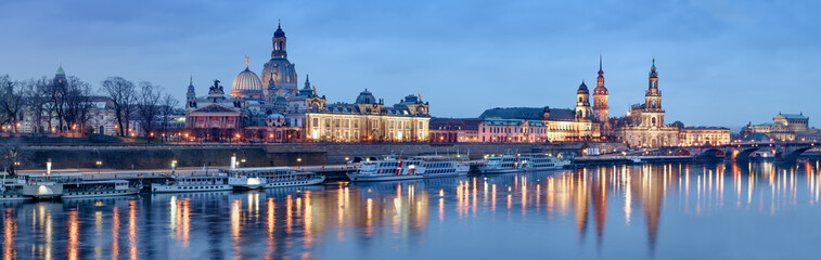 Nachtpanorama der Dresdner Altstadt © tilialucida