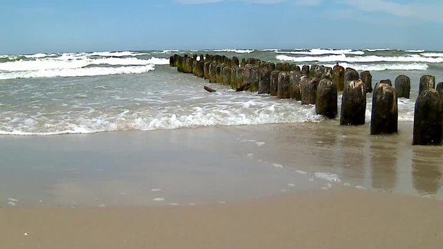  Buhnen am Ostseestrand in Ustka, Polen