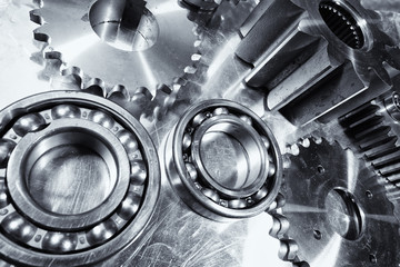 engineering parts in titanium and steel, power parts for the aerospace industry