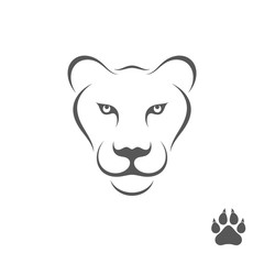 Naklejka premium Lioness with paw print