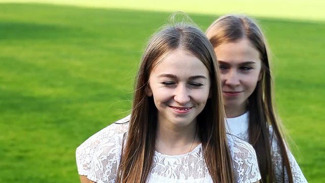 Two charming sisters emotional twins  /  Two charming sisters emotional twins Full HD
