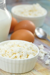 Obraz na płótnie Canvas Fresh cottage cheese, eggs and milk.