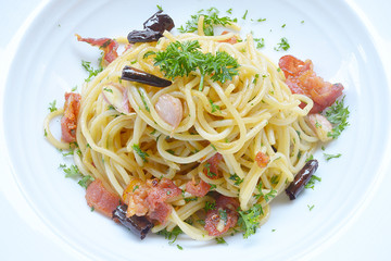Spaghetti with dried chilli ,bacon and garlic.Spaghetti spicy
