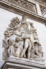 Fototapeta na wymiar Statue on Arc de Triomphe