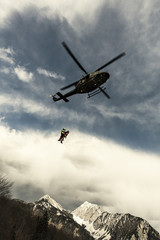 Obraz na płótnie Canvas Rescue mission in the Alps.