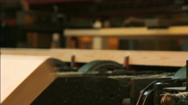 The technology of manufacturing laminated veneer lumber woodworking enterprise.