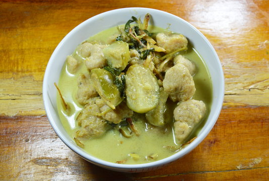 green curry fish ball with eggplant on the bowl