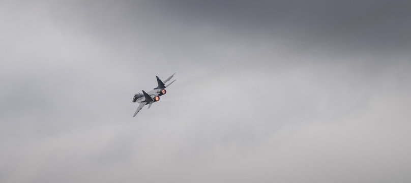Jet fighter aircraft