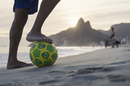 typisch,Ferien,Hobby,Freizeit,Sommerurlaub,Abendd&auml;mmerung,Strandfu&szlig;ball