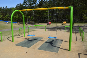 公園の遊具／山形県庄内平野の公園に設置された遊具を撮影した写真です。