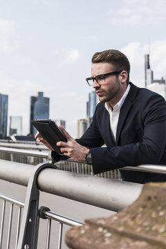 Lifestyle,Frankfurt,Businessmann,Gesch&auml;ftsmann,Br&uuml;cke,Urban,Brille