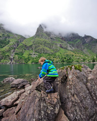 Naklejka premium randonnée en montagne - lac lauvitel