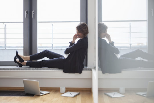 Schreibtisch,arbeiten,Fenster,Spiegelung,Pause,sitzen,Zuversicht