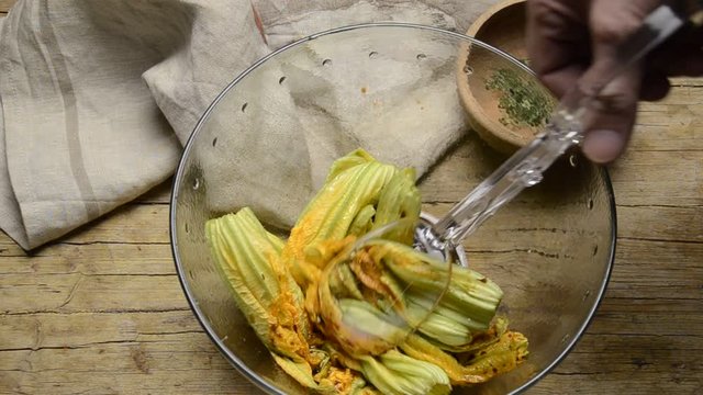 Cucurbita pepo Adi balqabaq Zucchini flowers Summer squash Gartenk&uuml;rbis Flores Fiori di zucchine Courges d'&eacute;t&eacute; Sierpompoen Abobrinha Fiori di zucca Dynia zwyczajna 北瓜 ペポカボチャ Salad Insalata Ensalada