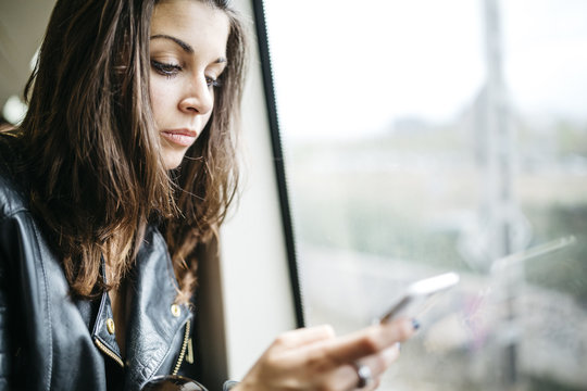 Lifestyle,SMS,Sch&ouml;nheit,informieren,Bahnreise,lesen,Eisenbahn