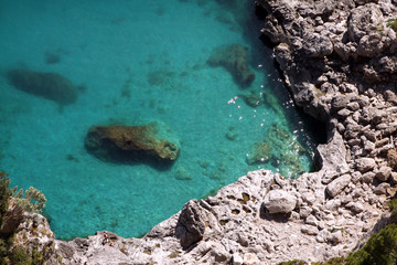 Superbe côte de l'ile de Capri
au large de Naples et Sorento en Italie