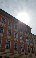 Fototapeta na wymiar Dom w słońcu