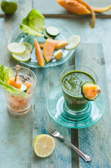 succo verde detox con lattuga, cetriolo e limone