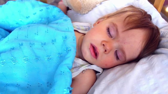 the baby sleeps in a cot