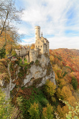 Fototapeta na wymiar Schloss Lichtenstein im Herbst