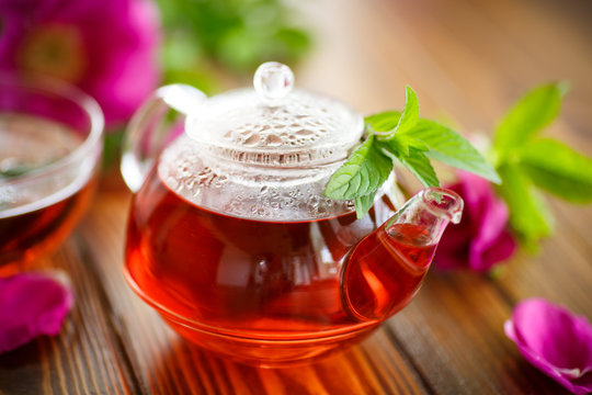 fresh tea with rosehip 