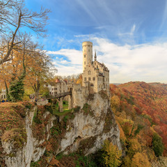Fototapeta na wymiar Schloss Lichtenstein im Herbst