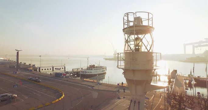 Museumshafen Kiel im Gegenlicht vom Sonnenaufgang in Kiel Schleswig Holstein im Hintergrund die Schiffswerft von  Kiel