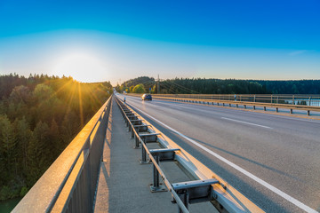 Lechtalbrücke bei Schongau in Bayern im Sonnenuntergang