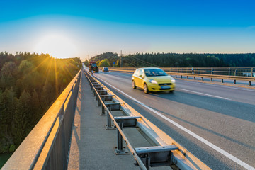 Überholmanöver auf der Lechtalbrücke Schongau in Bayern