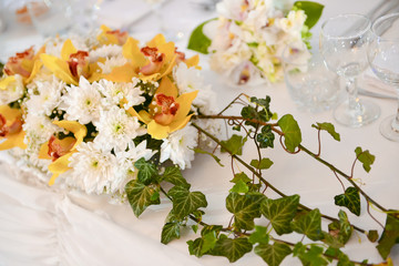 Floral arrangement on wedding day meals