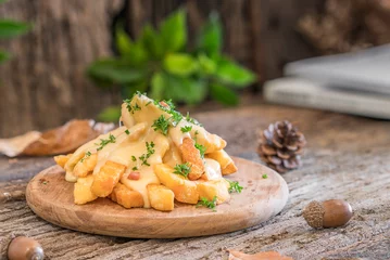 Fototapeten french fries with cheese on wooden © Salapao2u