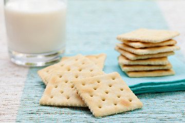 Square biscuit cracker with fresh milk in glass