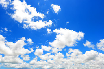 Obraz na płótnie Canvas 沖縄上空の青空と雲
